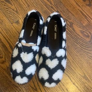 Toms size 8W black and white heart sneakers